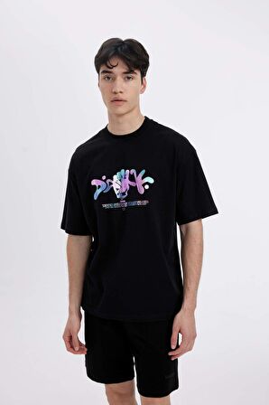 DeFacto Comfort Regular Fit Rahat Kalıp Bisiklet Yaka Sırt Baskılı Kısa Kollu Tişört C5676AX24HSBK81