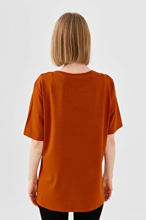Kadın Yakası Papatya İşlemeli Penye T-shirt Taba