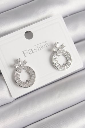 Pirinç Gümüş Renk Zirkon Taşlı Halka Model Çiçek Figür Kadın Küpe 5886
