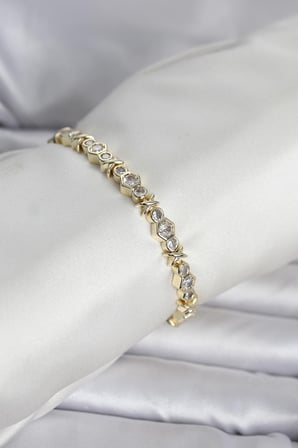 Pirinç Gold Renk Petek Model Zirkon Taşlı Kadın Bileklik 5886