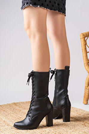 NAVAS Siyah Cilt Yüksek Topuklu Bağcık Detaylı Kadın Çizme  