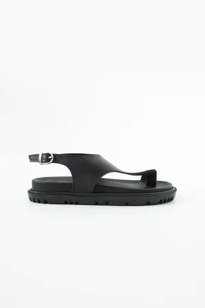 Kadın Parmak Arası Metal Detaylı Kalın Taban Flat Sandalet