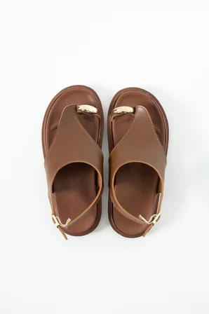 Kadın Parmak Arası Metal Detaylı Kalın Taban Flat Sandalet