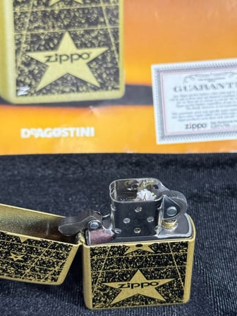 Orijinal Zippo 2015 Hollywood Walk of Fame Stars Dergisi ile birlikte Gönderilecek