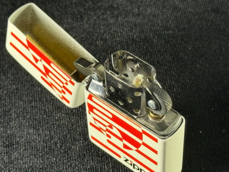 2014 Orijinal Zippo Çakmak Moedel 26633 Mat Beyaz Kırmızı Zippo Alevi Koleksiyonluk Nadir**