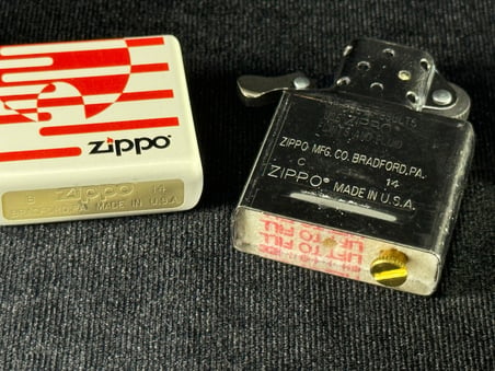 2014 Orijinal Zippo Çakmak Moedel 26633 Mat Beyaz Kırmızı Zippo Alevi Koleksiyonluk Nadir**