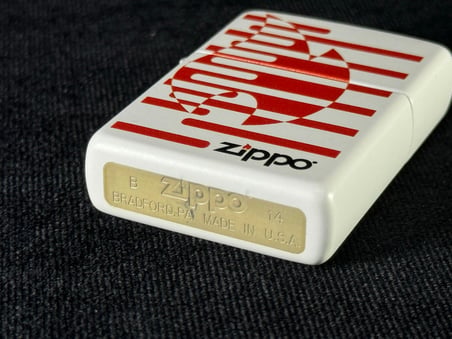 2014 Orijinal Zippo Çakmak Moedel 26633 Mat Beyaz Kırmızı Zippo Alevi Koleksiyonluk Nadir**