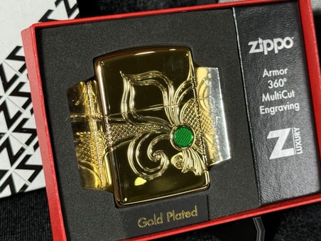 Orijinal Zippo Çakmak 49108  Armor 360 Fleur-De-Lis Design Gold Plated