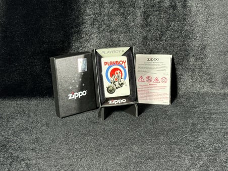 Orijinal Zippo Çakmak 2.003.109 Lighter Matt White Playboy Bullseye Collection 2012 Harley Davidson Kadın
