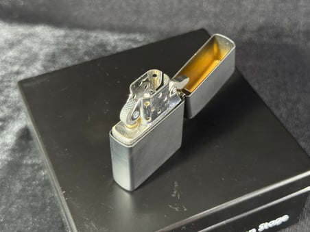 2020 Zippo Siyah Matt Zippo Alevi Amblemli Plakalı