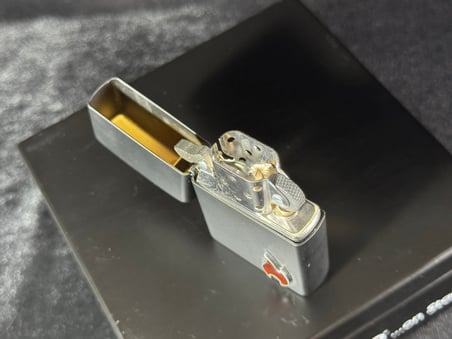 2020 Zippo Siyah Matt Zippo Alevi Amblemli Plakalı