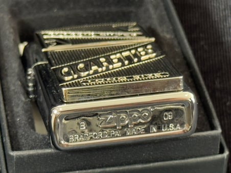 Zippo “Cigarette Trick” Çakmağı - 3d Plakalı - Limited Edition 1000 Limitli