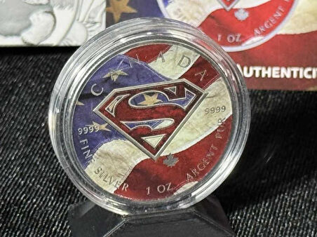 SUPERMAN USA BAYRAĞI – 2016 Kanada 1 Oz Saf Gümüş Hatıra Parası – Renkli ve Antik Yüzey