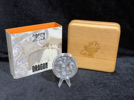 2022 Niue Greek Dragon – 2 Oz 999 Saf Gümüş Sikke – 2 Dolar – Kehribar Taşlı – Antique Finish – 500 Adet Limitli – Mennica Polska