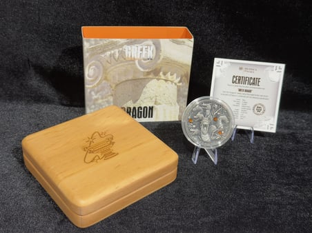 2022 Niue Greek Dragon – 2 Oz 999 Saf Gümüş Sikke – 2 Dolar – Kehribar Taşlı – Antique Finish – 500 Adet Limitli – Mennica Polska
