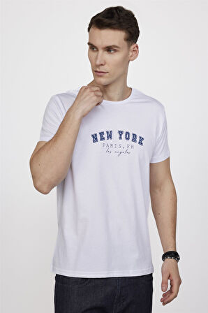 Erkek Slim Fit Dar Kesim %100 Pamuk Yumuşak Dokulu Baskılı Beyaz Bisiklet Yaka Tişört