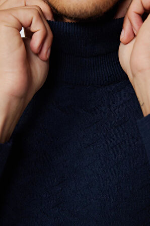 Erkek Tam Balıkçı Yaka Önü Desenli Lacivert Triko Kazak