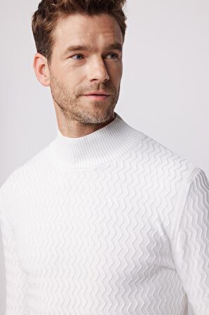 Slim Fit Dar Kesim Yarım Balıkçı Yaka Desenli Tüylenmeyen Beyaz Erkek Kazak