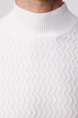 Slim Fit Dar Kesim Yarım Balıkçı Yaka Desenli Tüylenmeyen Beyaz Erkek Kazak