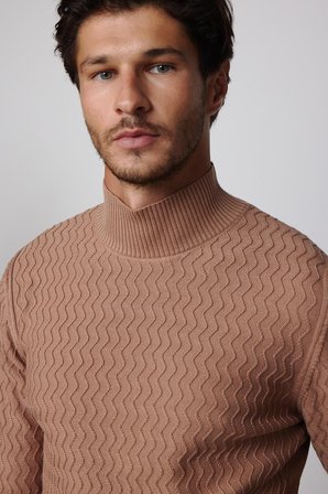 Slim Fit Dar Kesim Yarım Balıkçı Yaka Desenli Tüylenmeyen Bej Erkek Triko Kazak