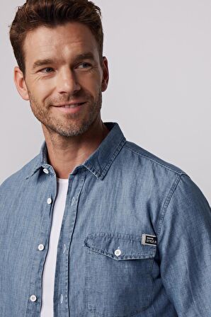Slim Fit Dar Kesim Tek Cep Kapaklı Pamuklu Mavi Denim Gömlek