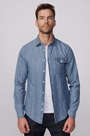 Slim Fit Dar Kesim Tek Cep Kapaklı Pamuklu Mavi Denim Gömlek