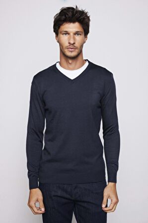 Slim Fit Dar Kesim V Yaka Tüylenmeyen Yumuşak Doku Lacivert Erkek Kazak
