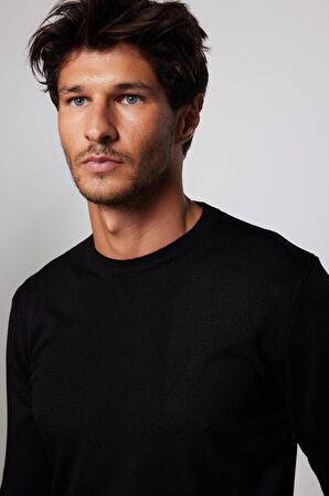 Slim Fit Dar Kesim Bisiklet Yaka Tüylenmeyen Yumuşak Dokulu Beyaz Erkek Kazak