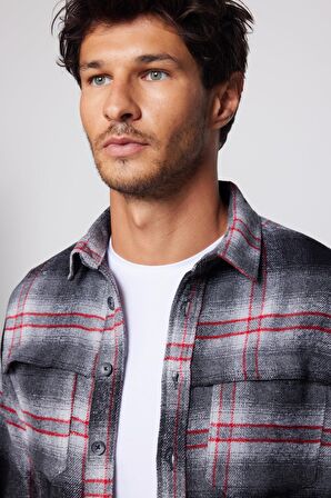 Slim Fit Dar Kesim Kareli Çift Cep Erkek Gömlek