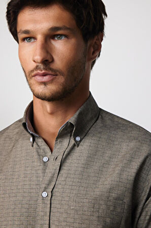 Erkek Regular Fit Klasik Kesim Düğmeli Yaka Küçük Kareli Pamuklu Gömlek