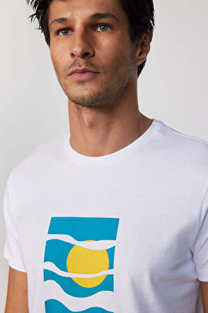 Erkek Slim Fit Dar Kesim %100 Pamuk Yumuşak Dokulu Baskılı Beyaz Bisiklet Yaka Tişört