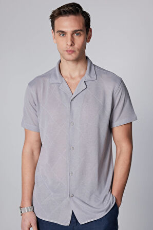 Erkek Slim Fit Dar Kesim Kısa Kollu Nefes Alan Örme Doku Kare Desenli Gri Apaş Yaka Gömlek