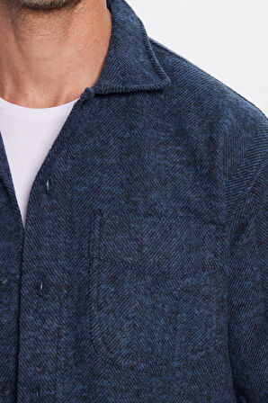 Erkek Relax Fit Rahat Kesim Oduncu Apaş Yaka Tek Cep Kapaklı Armürlü Lacivert Kışlık Gömlek