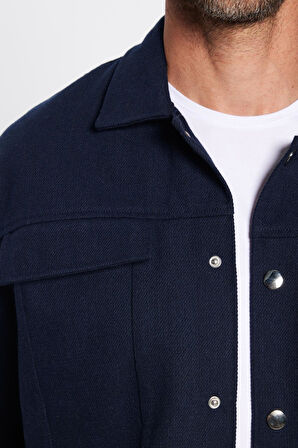 Erkek Relax Fit Rahat Kesim Oduncu Çift Cepli Kapaklı Lacivert Apaş Yaka Düz Kışlık Gömlek