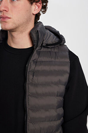 Erkek Slim Fit Dar Kesim Astarlı Rüzgar Geçirmez Cepli Antrasit Çıkarılabilir Kapüşonlu Şişme Yelek