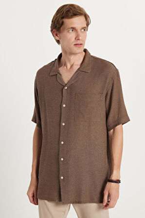 Erkek Relax Fit Apaş Yaka Rustik Kumaş Viskon Pamuk Yandan Açmalı Cep Rahat Kesim Kahverengi Gömlek