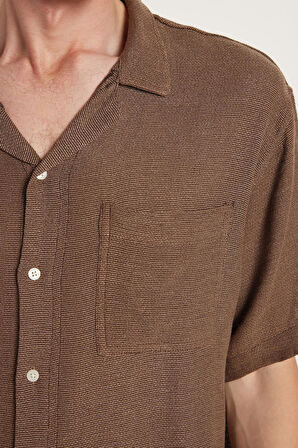 Erkek Relax Fit Apaş Yaka Rustik Kumaş Viskon Pamuk Yandan Açmalı Cep Rahat Kesim Kahverengi Gömlek