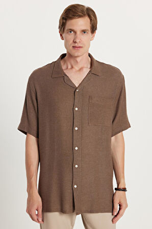 Erkek Relax Fit Apaş Yaka Rustik Kumaş Viskon Pamuk Yandan Açmalı Cep Rahat Kesim Kahverengi Gömlek