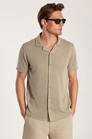 Erkek Slim Fit Örme Kumaş Apaş Yaka Rahat Kullanım Kısa Kol Bej Gömlek