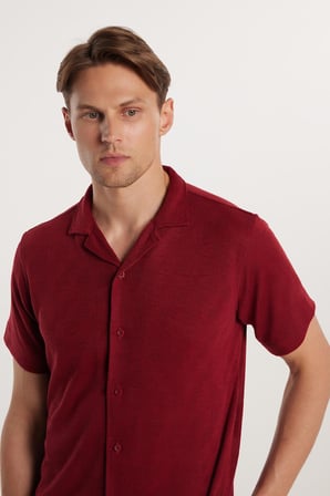Slim Fit Kısa Kol Örme Kumaş Apaş Yaka Rahat Armürlü Doku Bordo Erkek Gömlek