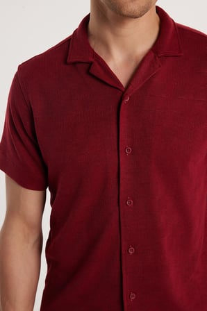 Slim Fit Kısa Kol Örme Kumaş Apaş Yaka Rahat Armürlü Doku Bordo Erkek Gömlek