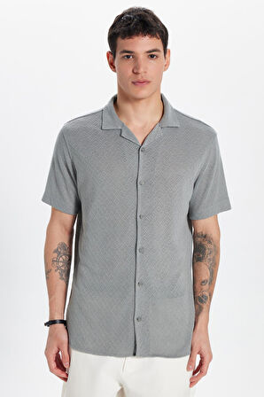 Erkek Slim Fit Dar Kesim Kısa Kollu Örme Doku Apaş Yaka Gri Gömlek