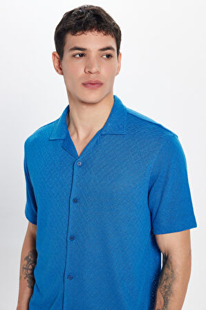 Erkek Slim Fit Dar Kesim Kısa Kollu Örme Doku Apaş Yaka Saks Mavi Gömlek