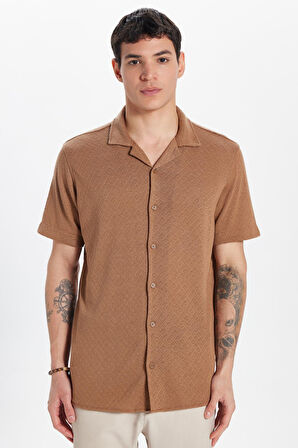 Erkek Slim Fit Dar Kesim Kısa Kollu Örme Doku Apaş Yaka Kahverengi Gömlek