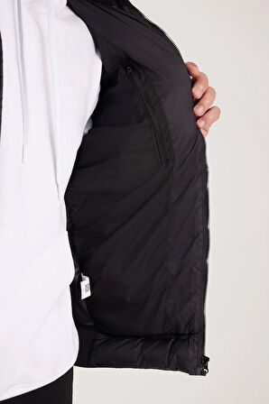 Erkek Regular Fit Klasik Kesim Çift Cepli Lastikli Dik Yaka Siyah Mont