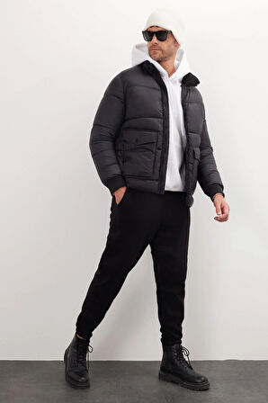 Erkek Regular Fit Klasik Kesim Çift Cepli Lastikli Dik Yaka Siyah Mont