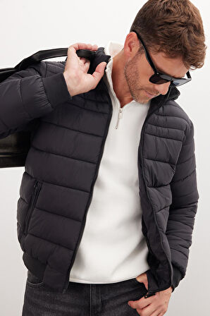 Erkek Relax Fit Rahat Kesim Çift Cepli Kapüşonlu İçi Kürklü Siyah Mont