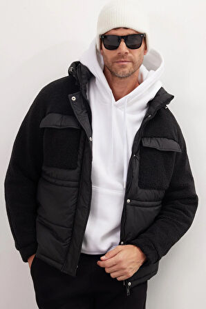 Erkek Regular Fit Klasik Kesim Kapüşonlu Fermuarlı Çift Cepli Çıtçıt Kapamalı Siyah Mont