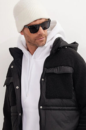 Erkek Regular Fit Klasik Kesim Kapüşonlu Fermuarlı Çift Cepli Çıtçıt Kapamalı Siyah Mont