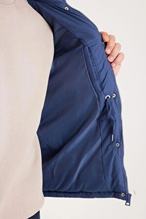 Erkek Regular Fit Klasik Kesim Kapüşonlu Fermuarlı Çift Cepli Çıtçıt Kapamalı Lacivert Mont